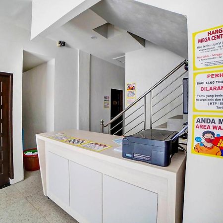 Oyo 91211 Mega Comfort Guest House Medan Kültér fotó