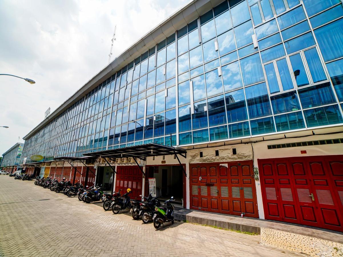 Oyo 91211 Mega Comfort Guest House Medan Kültér fotó