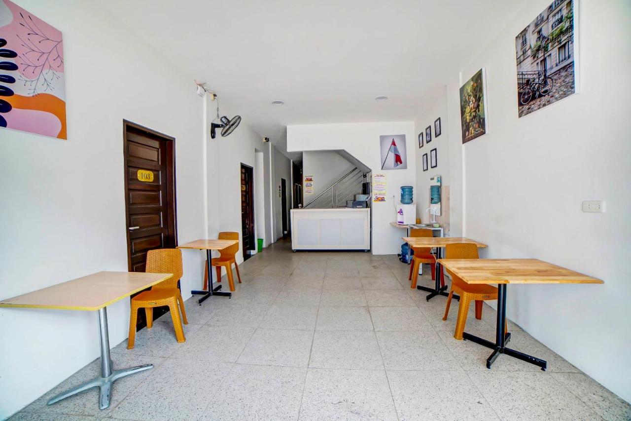 Oyo 91211 Mega Comfort Guest House Medan Kültér fotó