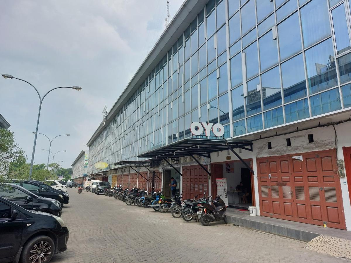 Oyo 91211 Mega Comfort Guest House Medan Kültér fotó