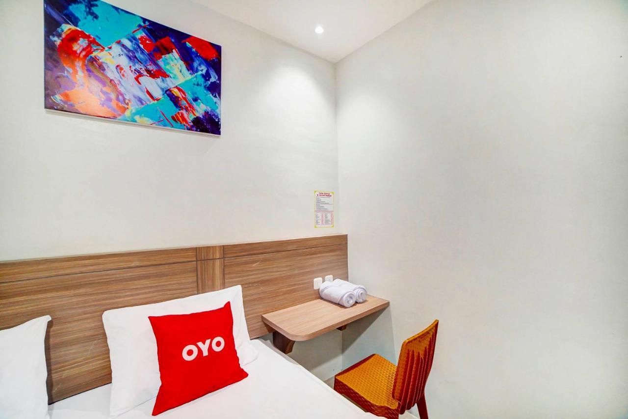 Oyo 91211 Mega Comfort Guest House Medan Kültér fotó