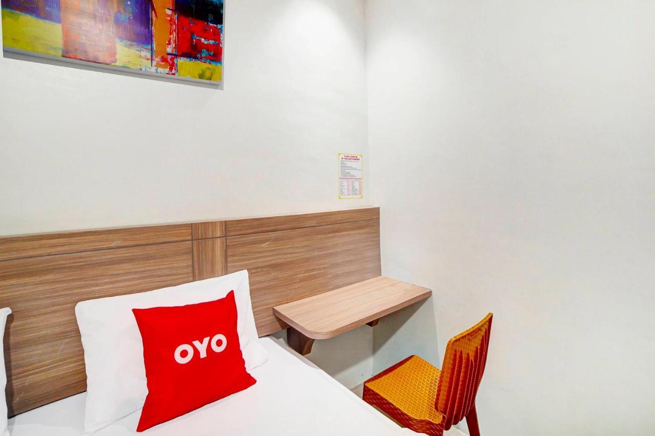 Oyo 91211 Mega Comfort Guest House Medan Kültér fotó