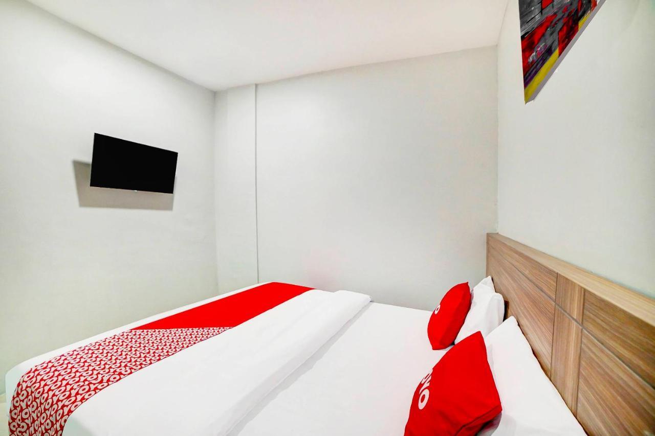 Oyo 91211 Mega Comfort Guest House Medan Kültér fotó